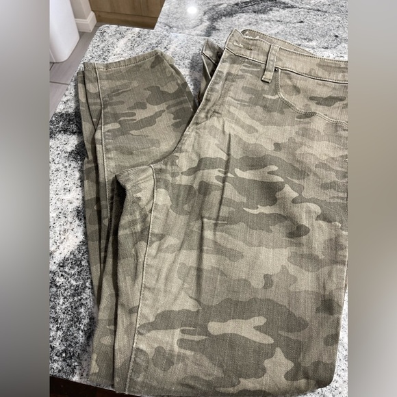 Universal Thread Denim - 3/$20 Universal Thread Army Print Skinny Jeans